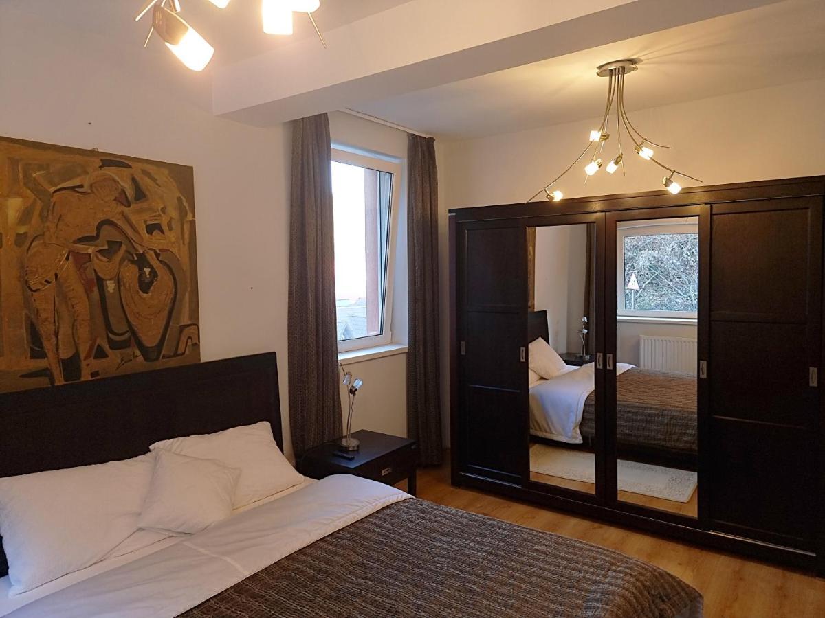 Marble Villa: Luxury Estate - Central But Intimate Sinaia Kültér fotó