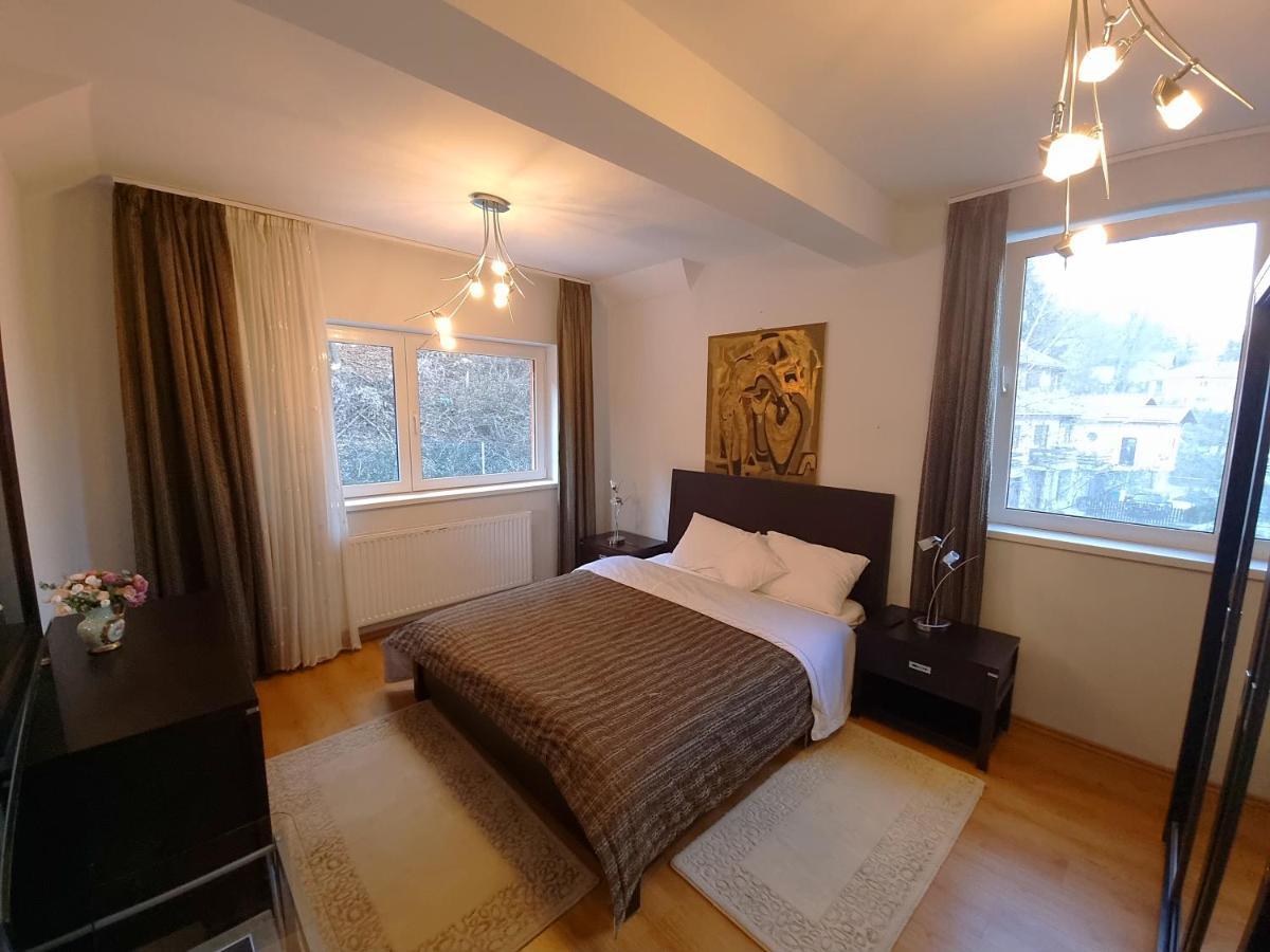 Marble Villa: Luxury Estate - Central But Intimate Sinaia Kültér fotó